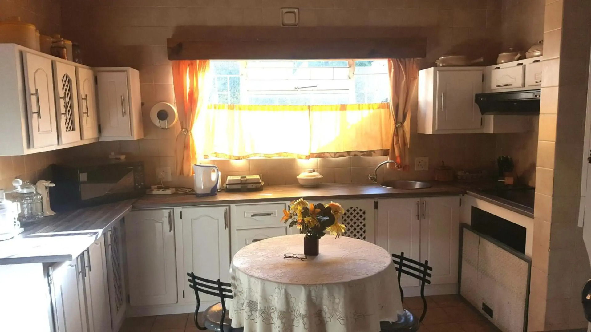 House and Cottage Manor