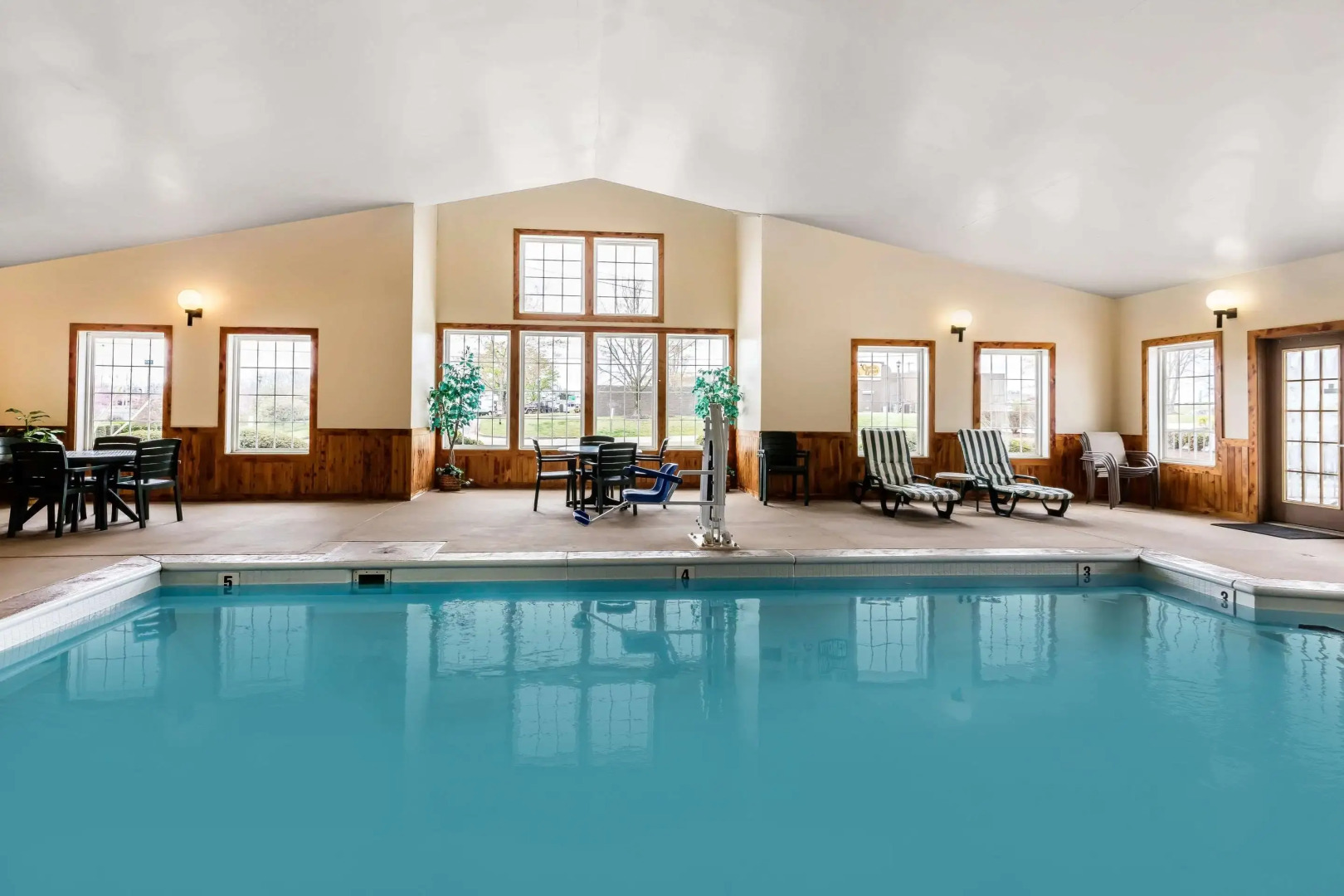 Econo Lodge Inn & Suites Dickson