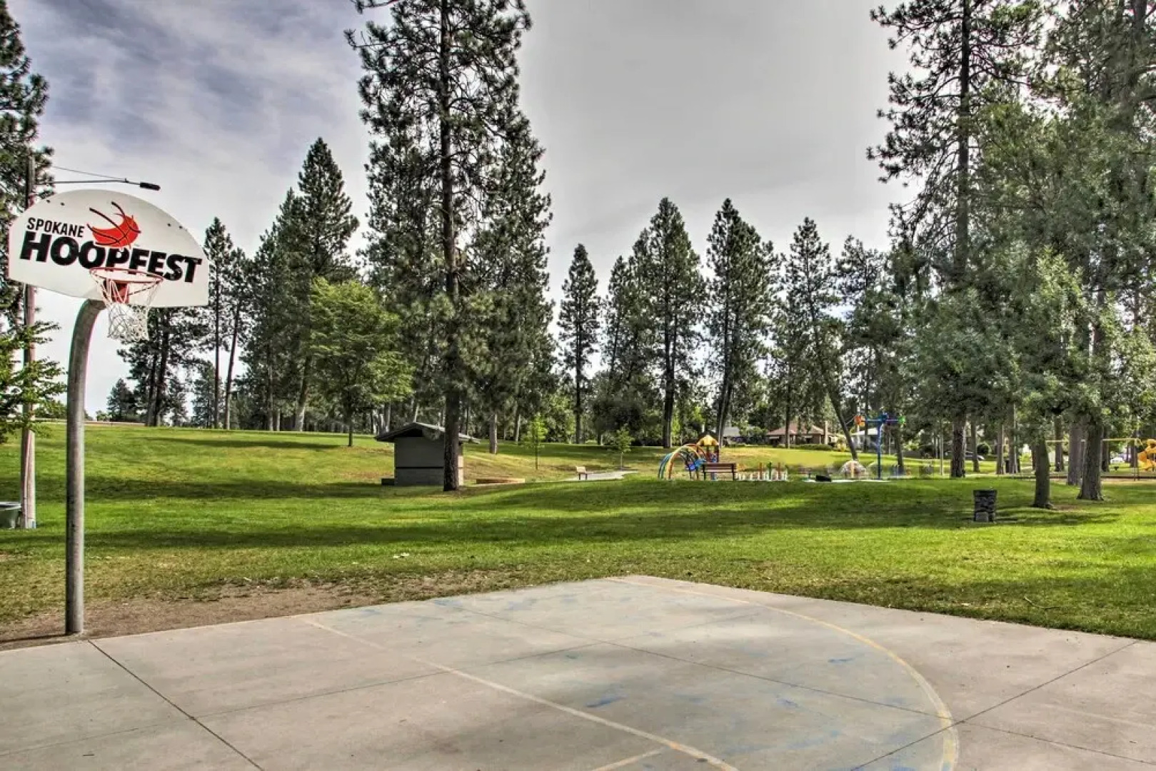 Peaceful Family Home w/ Deck: 3 Mi to Dtwn Spokane