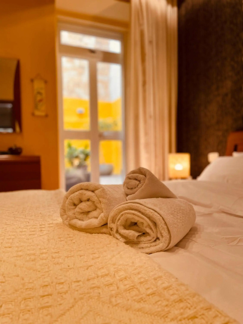 Valletta Collection - Merchant Str Apartment with large yard