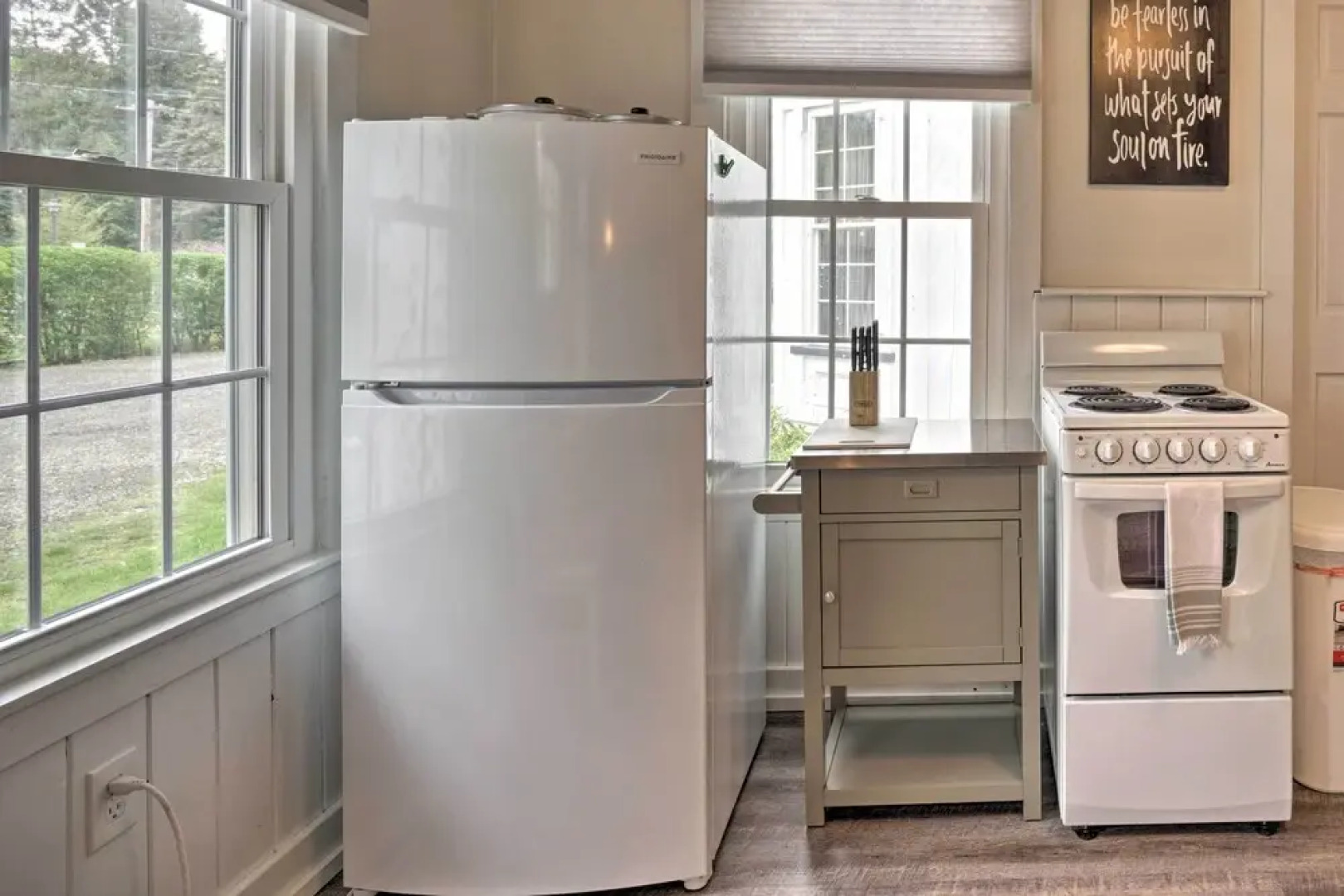 Romantic Country Apt by Lake Erie & Wineries!