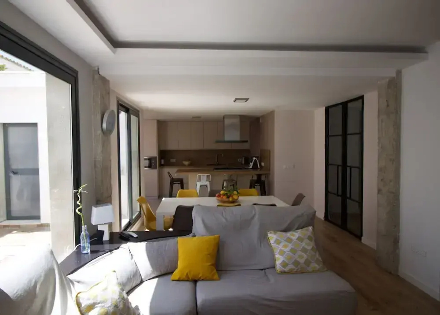 Casa con jardín privado y barbacoa piscina y 300 metros de la playa by Lightbooking