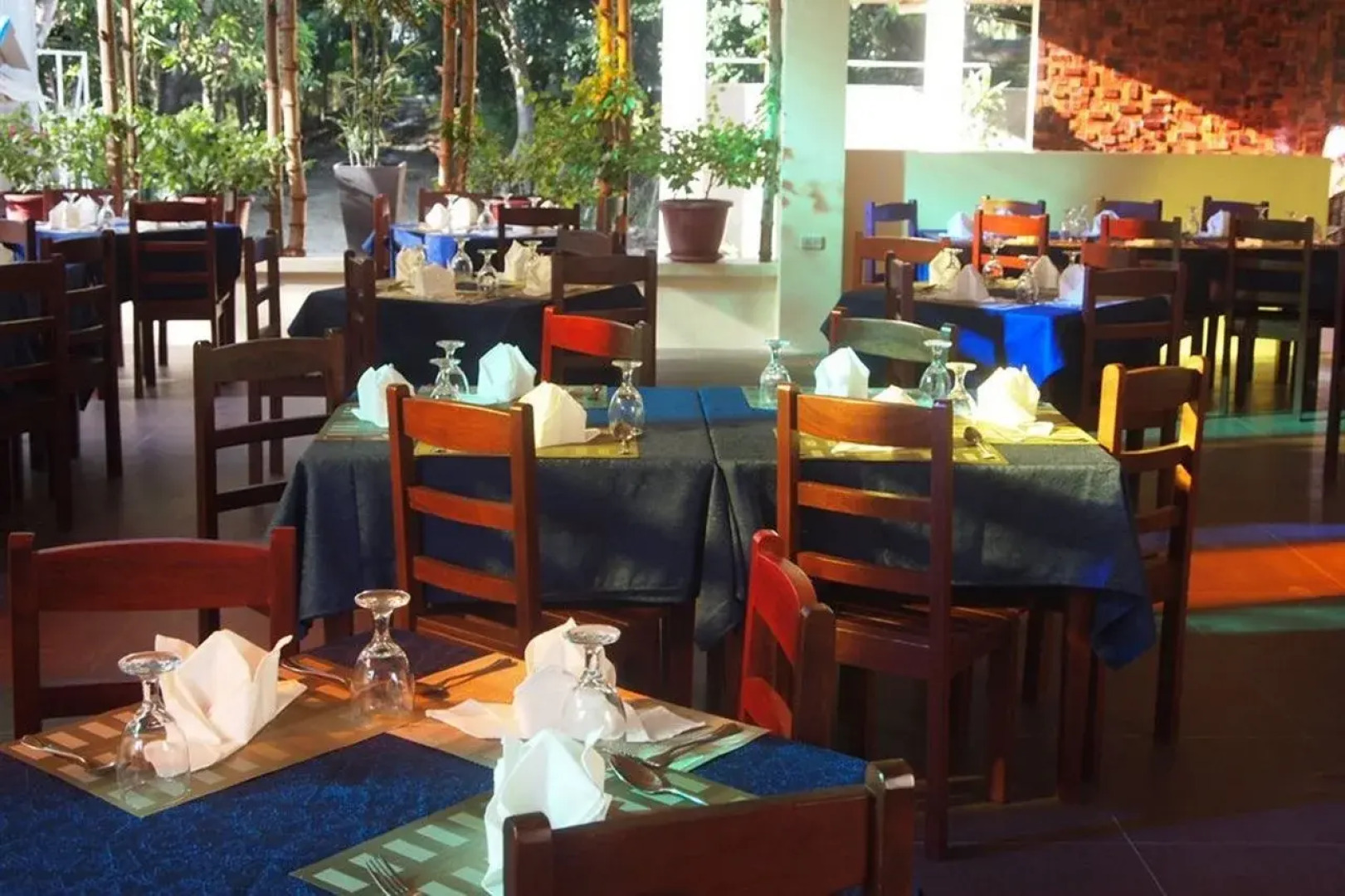 Blue Lagoon Inn & Suites