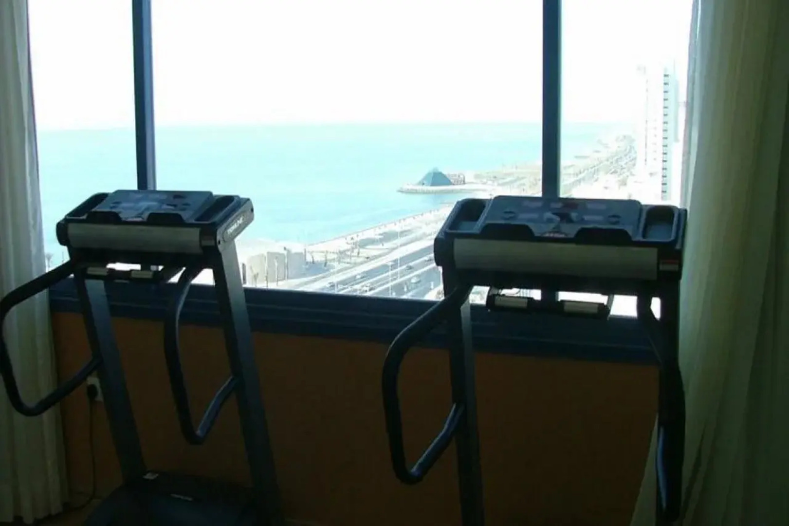 Corniche Hotel & Suites