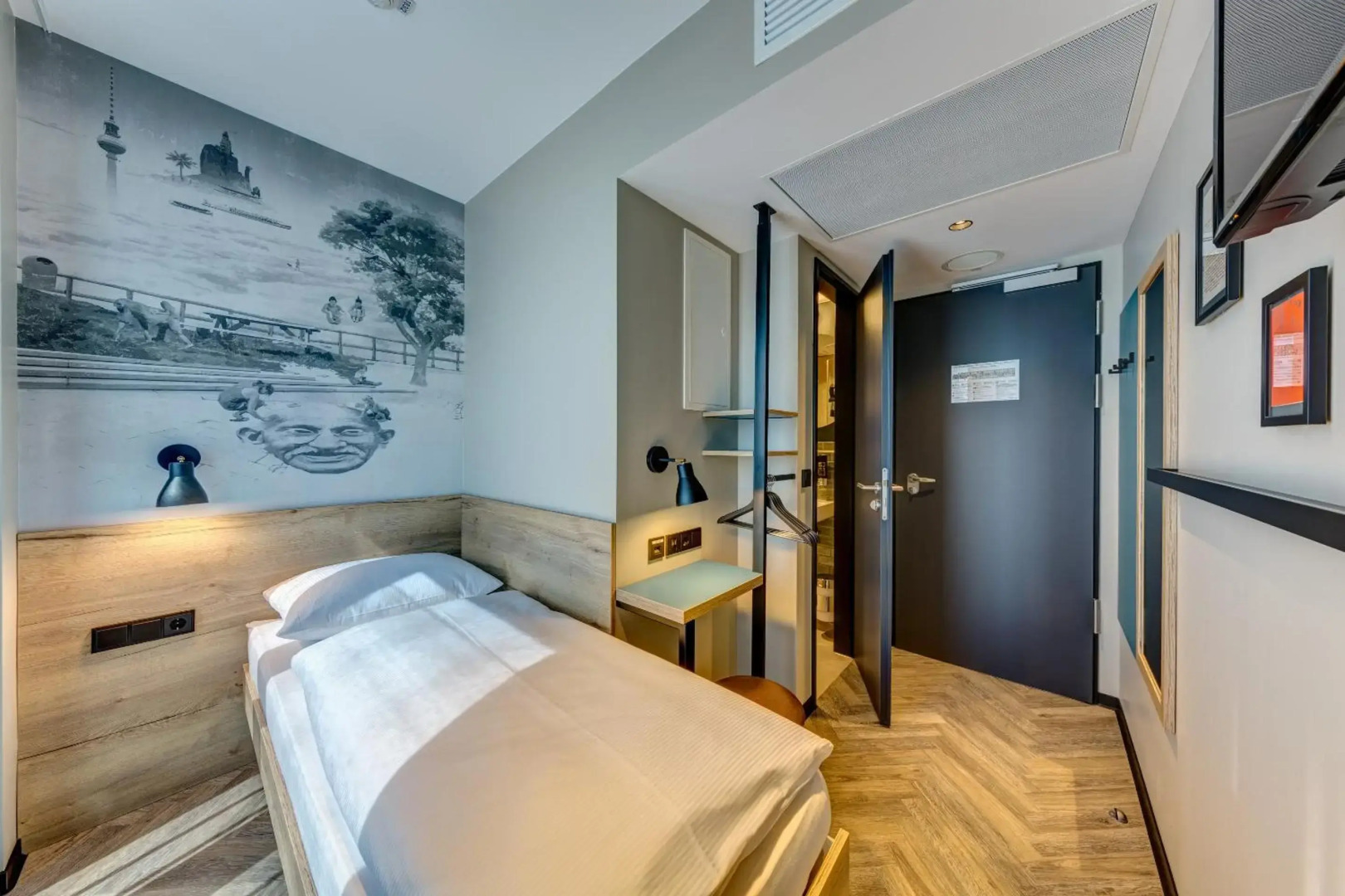 Schulz Hotel Berlin Wall at the East Side Gallery