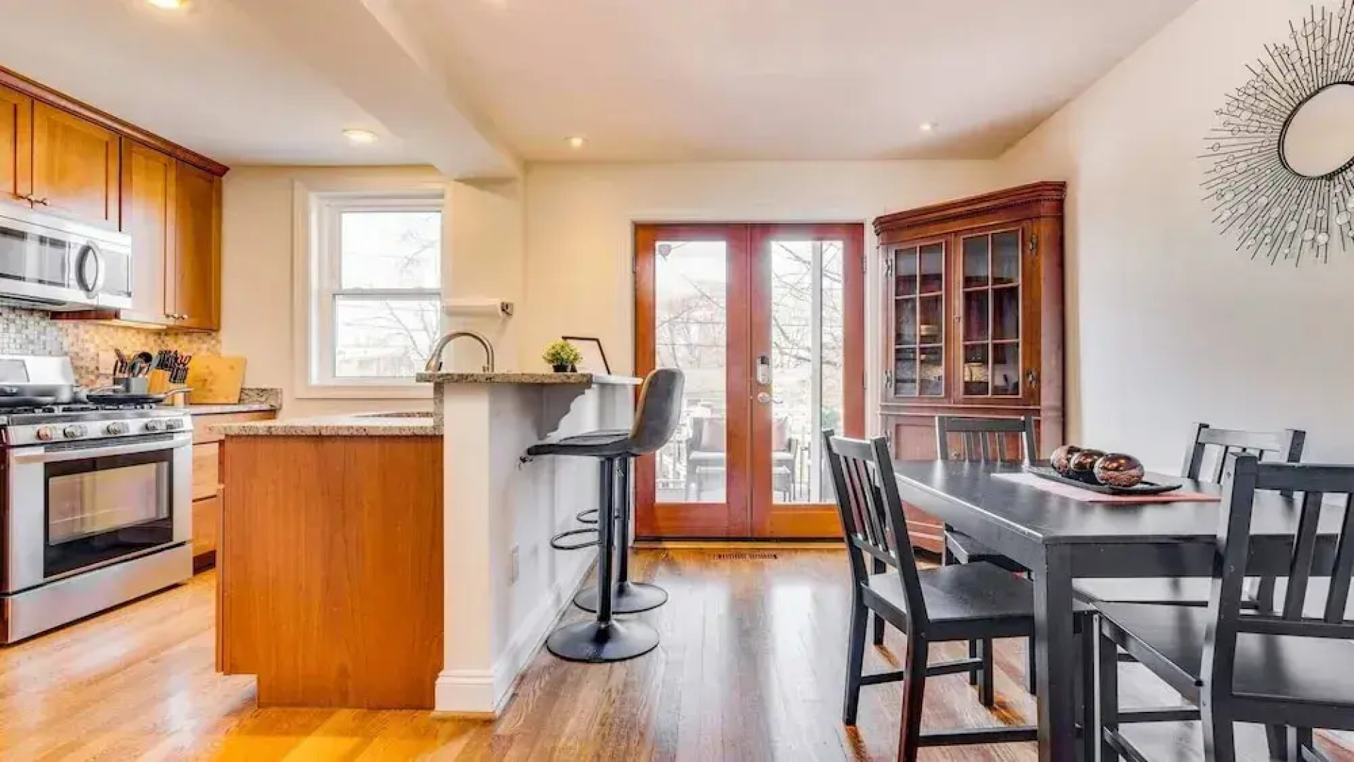 Spacious Colonial House in Alexandria | CozySuites