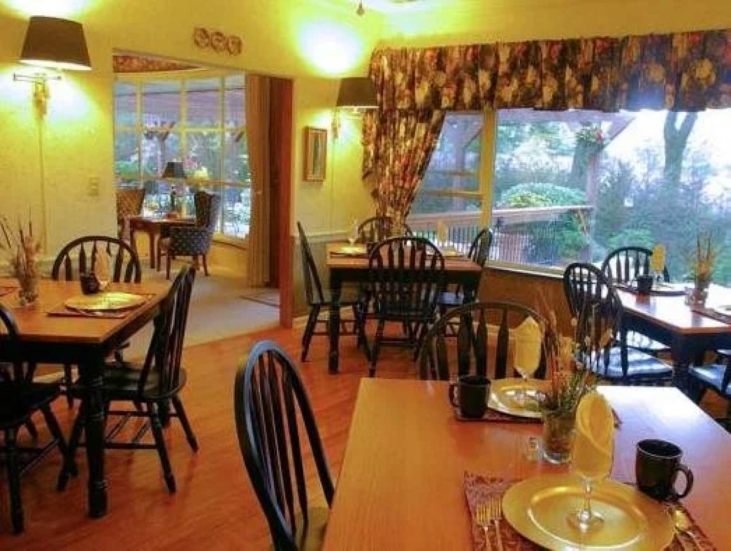 Brookside Mountain Mist Inn