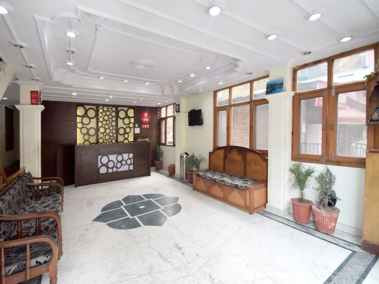 OYO 1590 Hotel Hari Palace