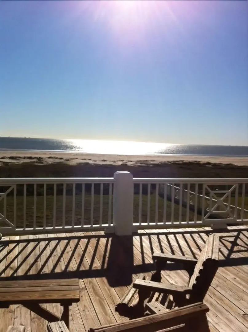 The Ritz Of Crystal Beach 6 Bedroom Home by RedAwning