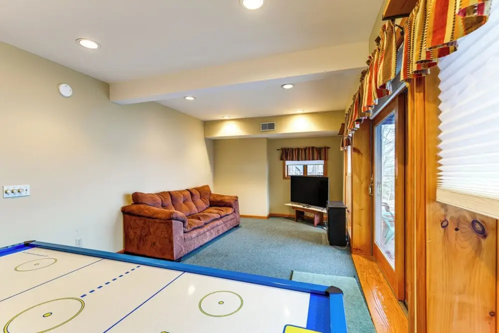 'sweet Serenity' Schroon Lake Family Retreat!