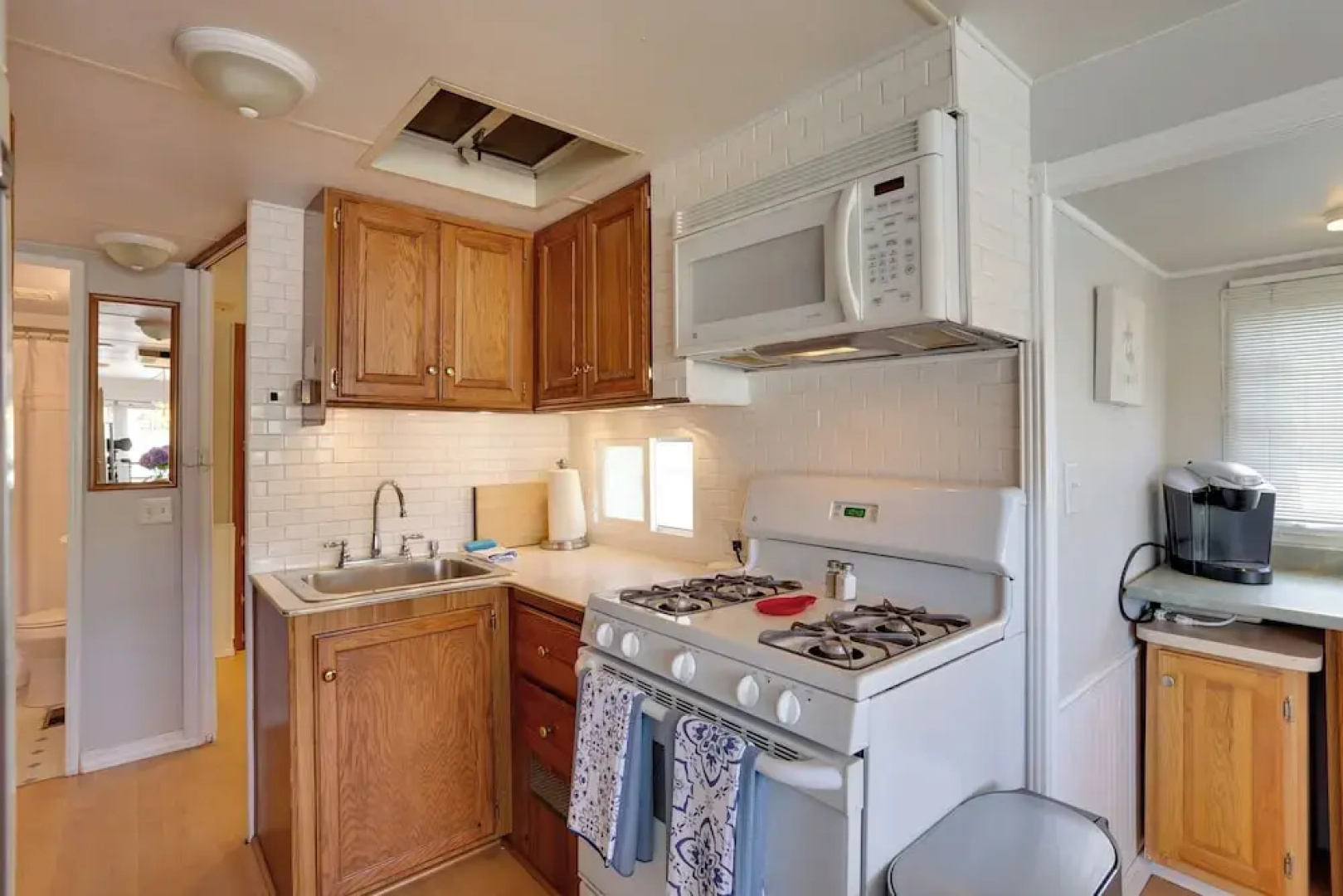 1 Mi to Birch Bay SP! Cozy Cabin w/ Pool Access