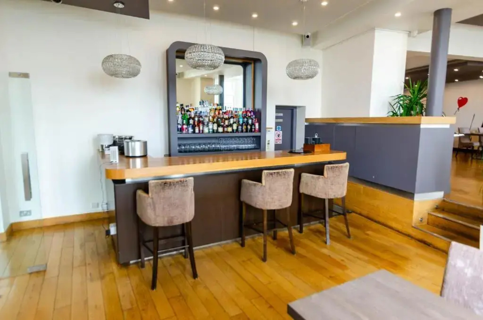 Admiral House Hotel