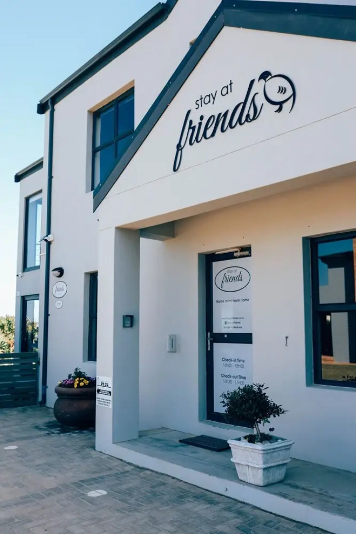 Stay at Friends (Guest house)