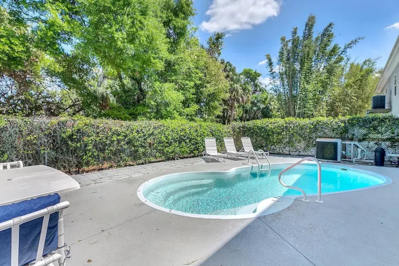 Group-Friendly Tarpon Springs Duplex by RedAwning