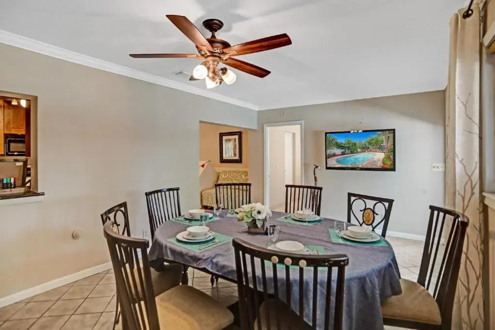 NEW Adorable Villa 7 min to Beach Trampoline