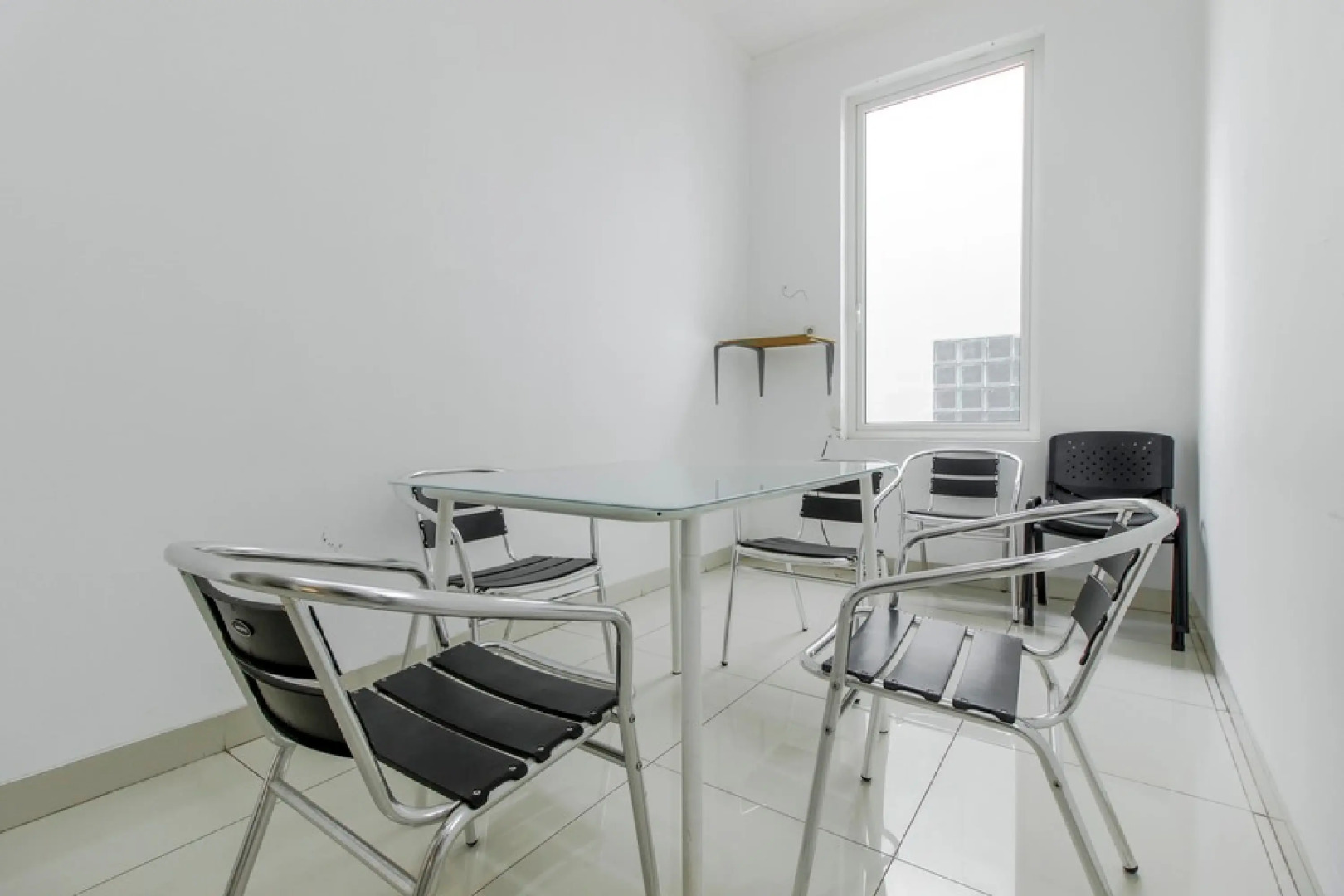 RedDoorz @ Permata Sari Karawaci