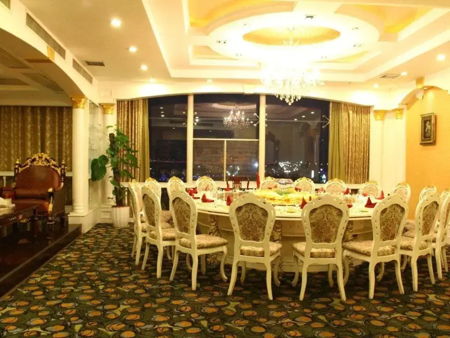 Xinfeng Holiday Hotel