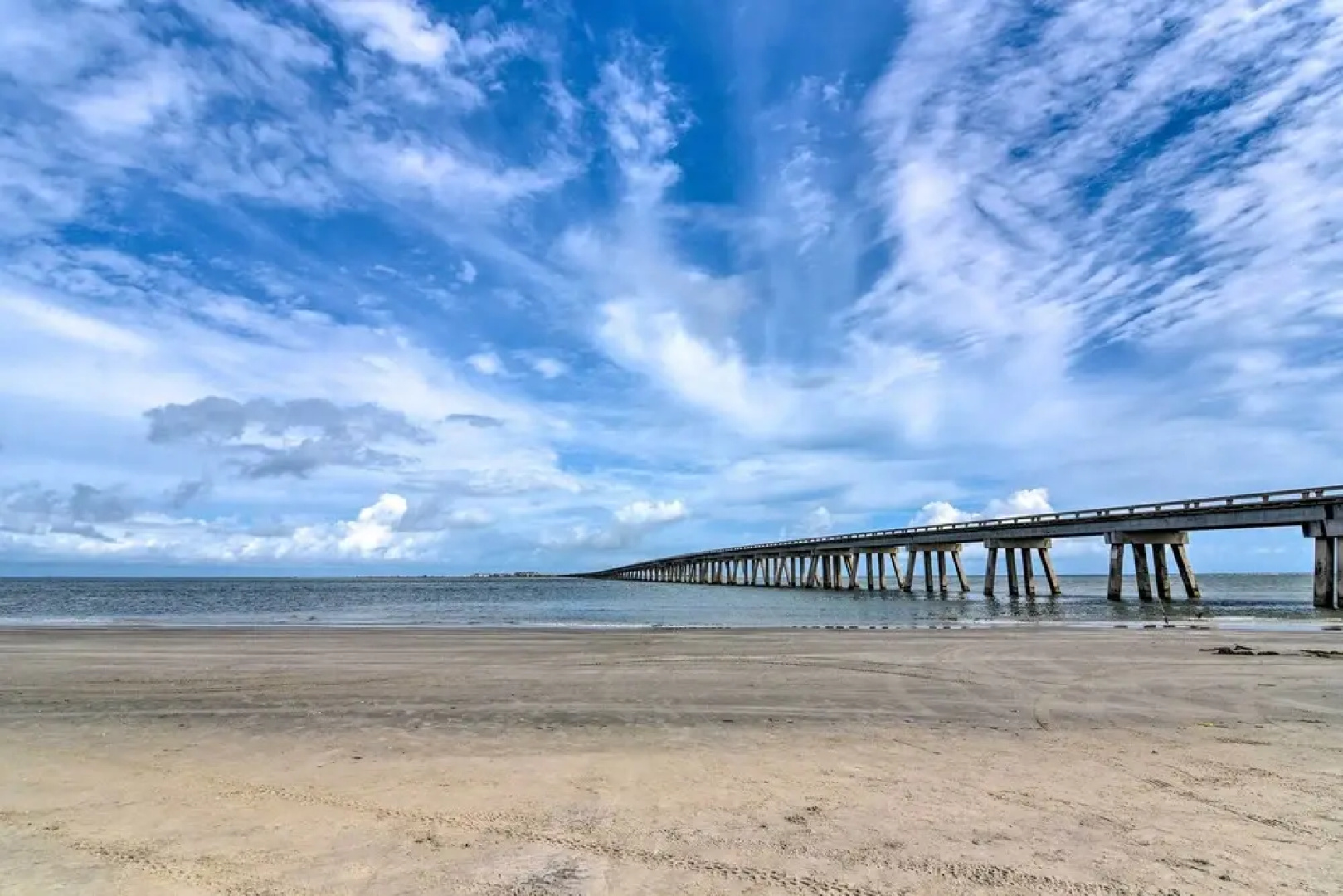 Private Beach Access: Coastal Freeport Home!