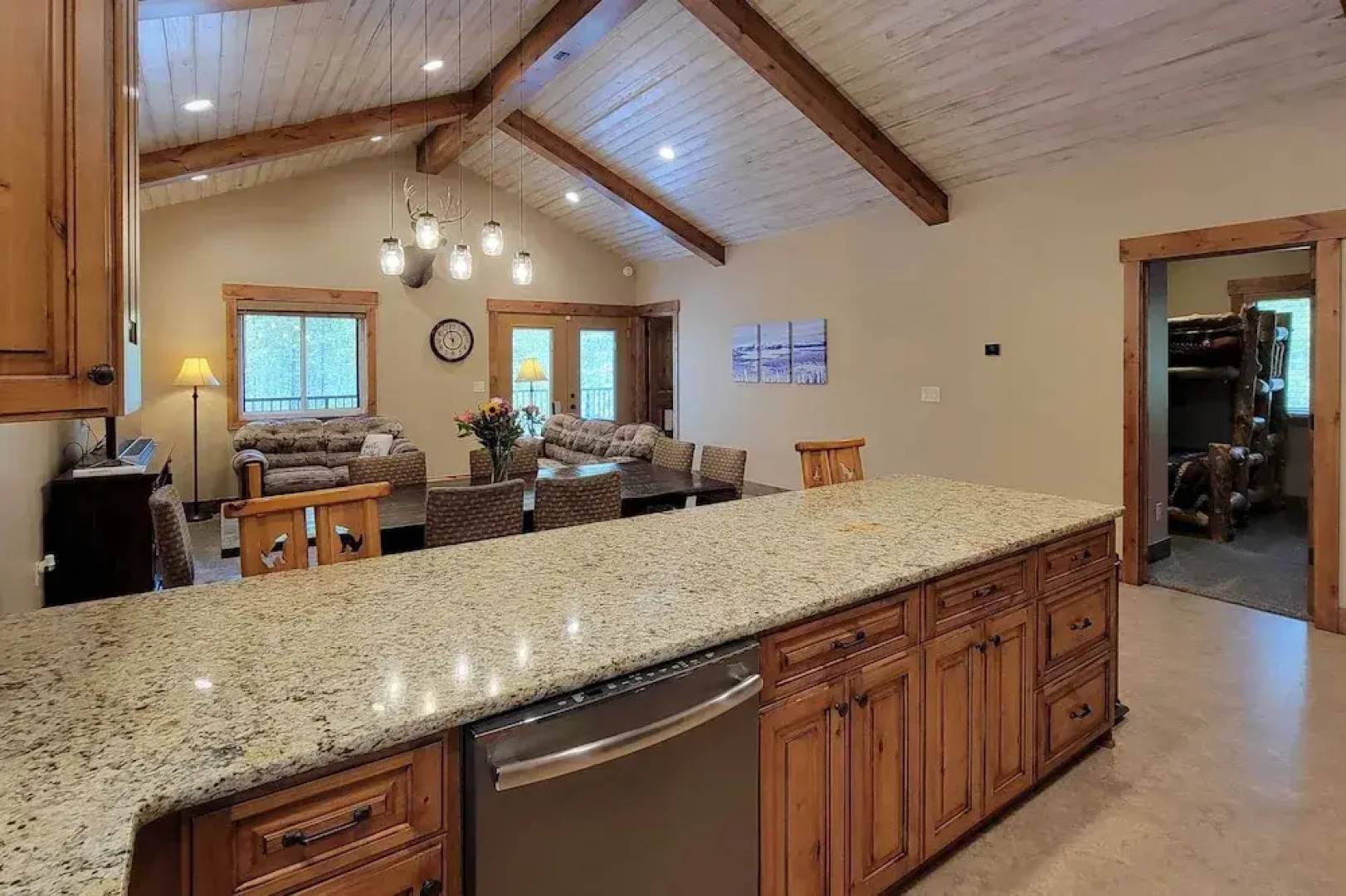 Outdoor Adventure Hub ~ 20 Miles to Yellowstone!