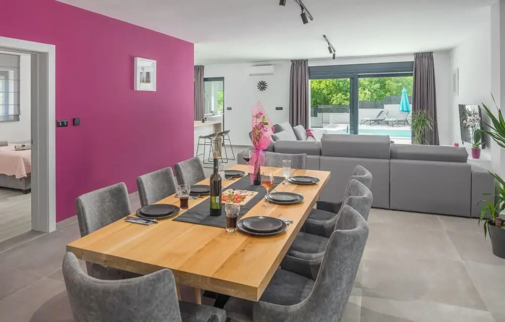 Beautiful Home in Rebici with Hot Tub, Sauna & 4 Bedrooms