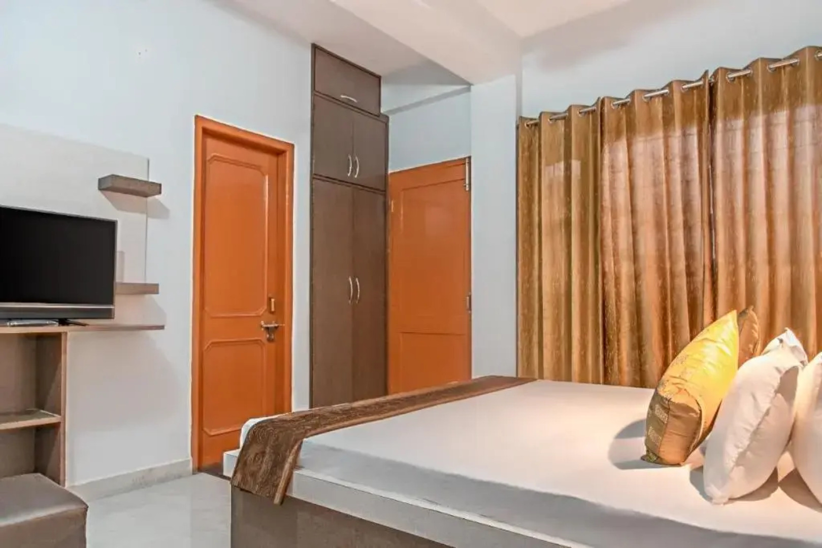 3 BHK Serviced Apartment Toy Train Lawn Kasauli