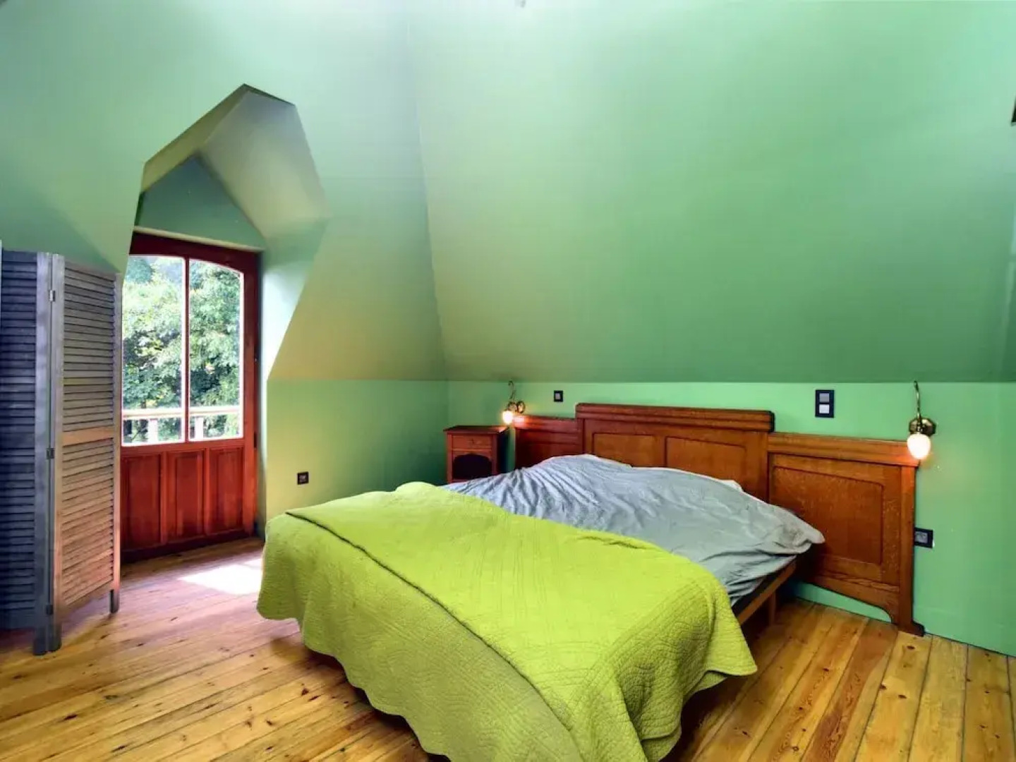 A Beautiful Art Nouveau House With an Enormous Garden