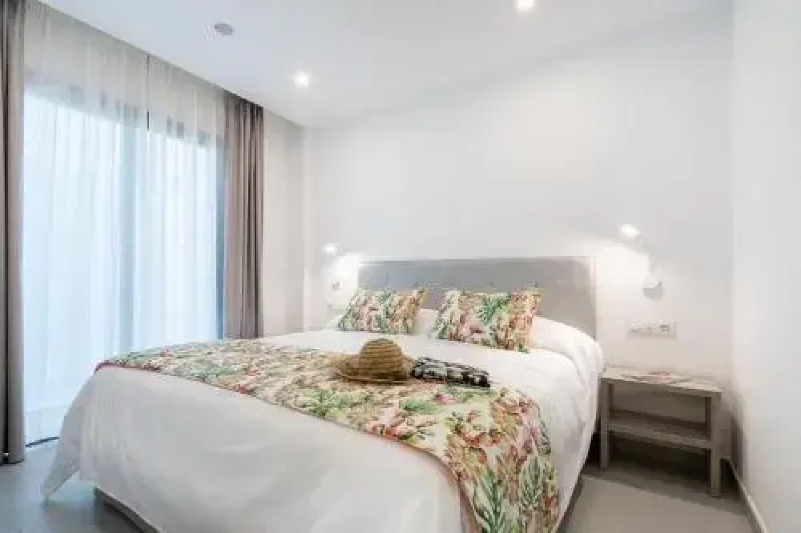 VV LOYANT CANTERAS "by henrypole home"