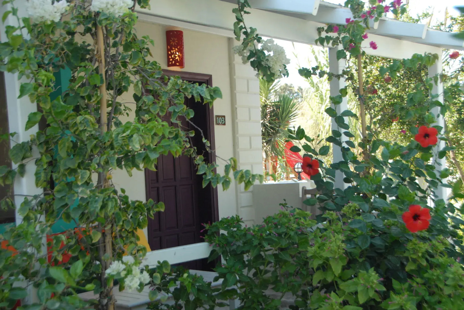 Kefi Beach and Suites