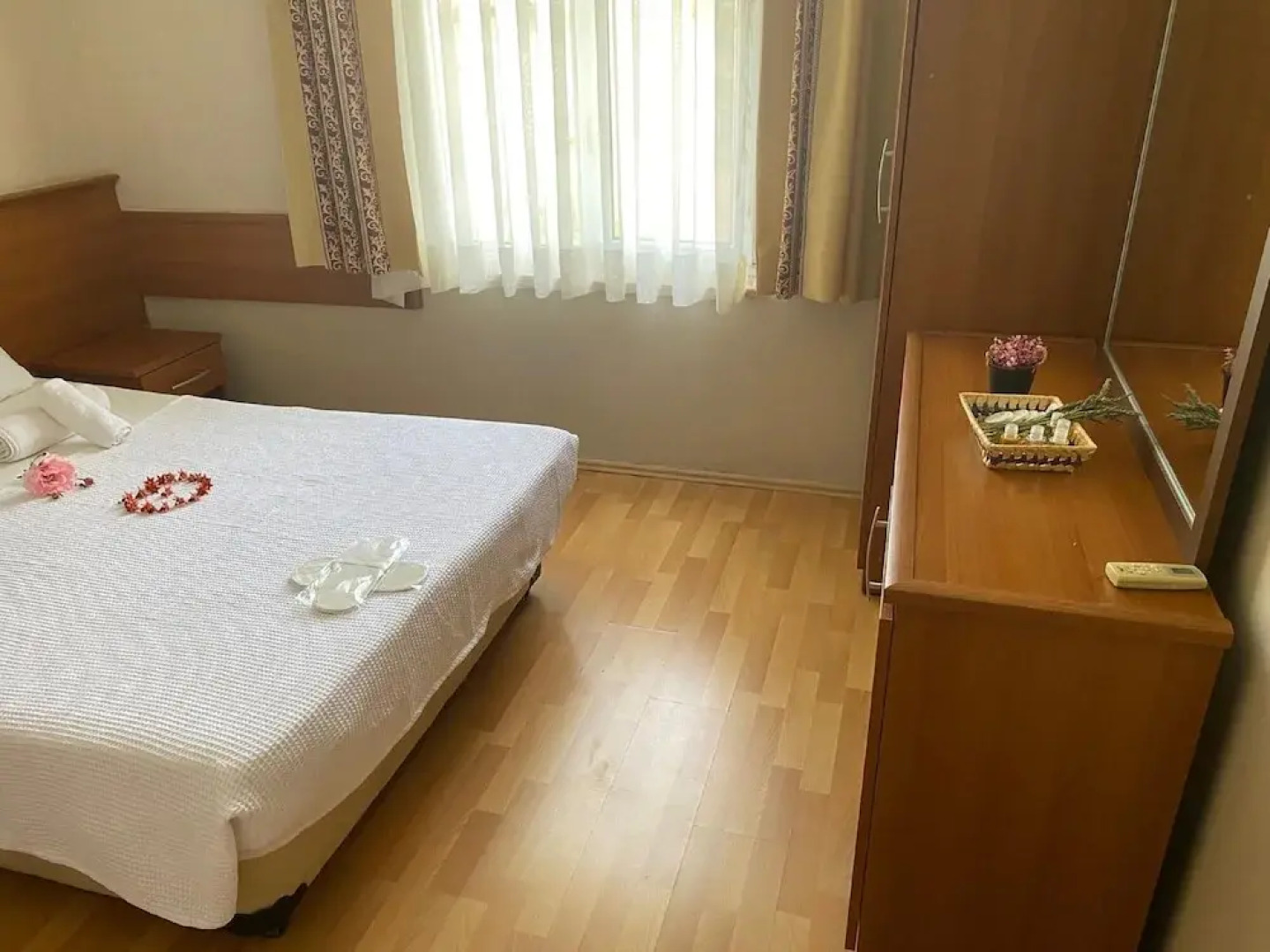 Felicity Hotel & Bungalows