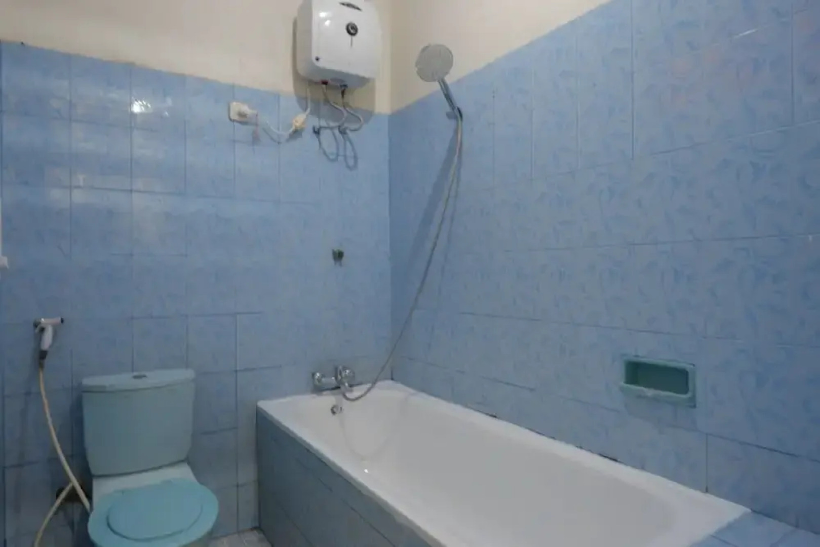 RedDoorz Plus @ Alam Raya Hotel