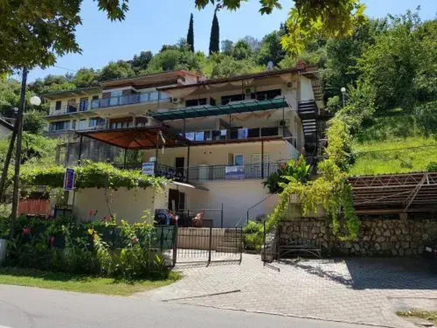 Apartments President