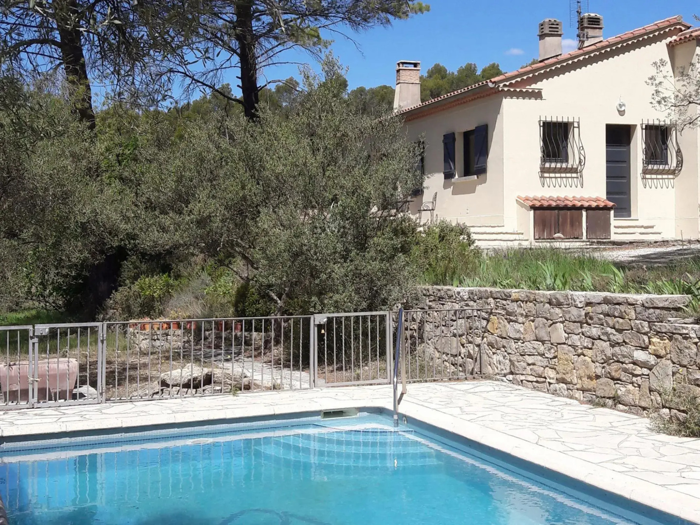 Cozy holiday home in Saint-Antonin-du-Var with large pool