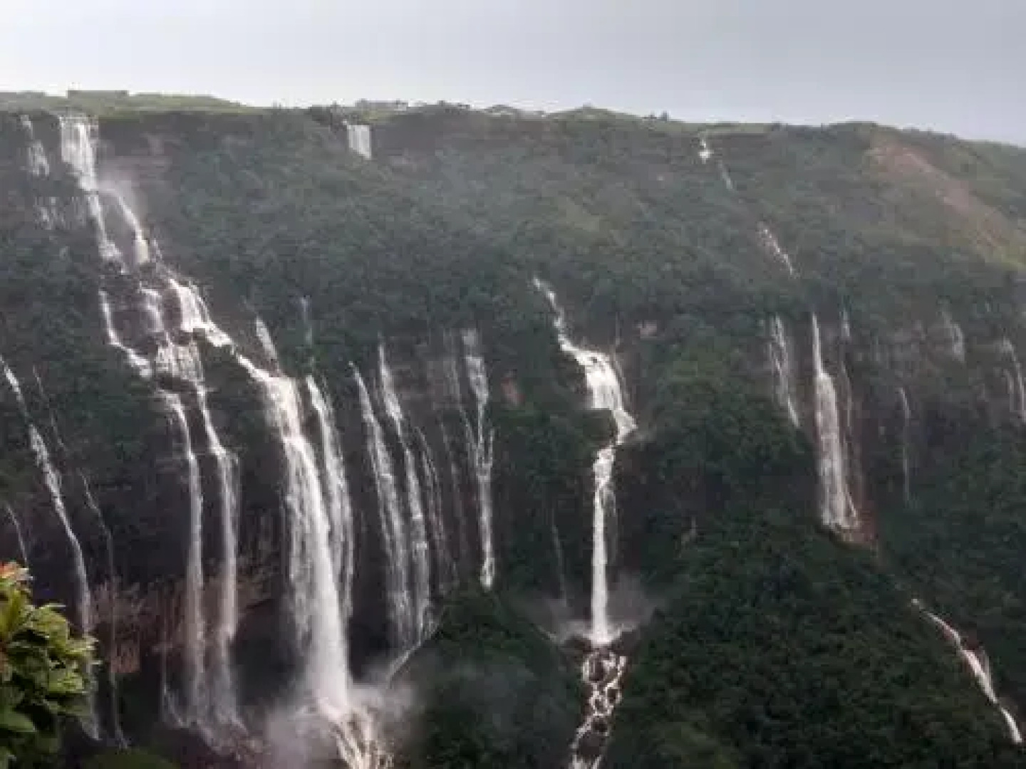 7 Sisters Falls View Inn Hotel