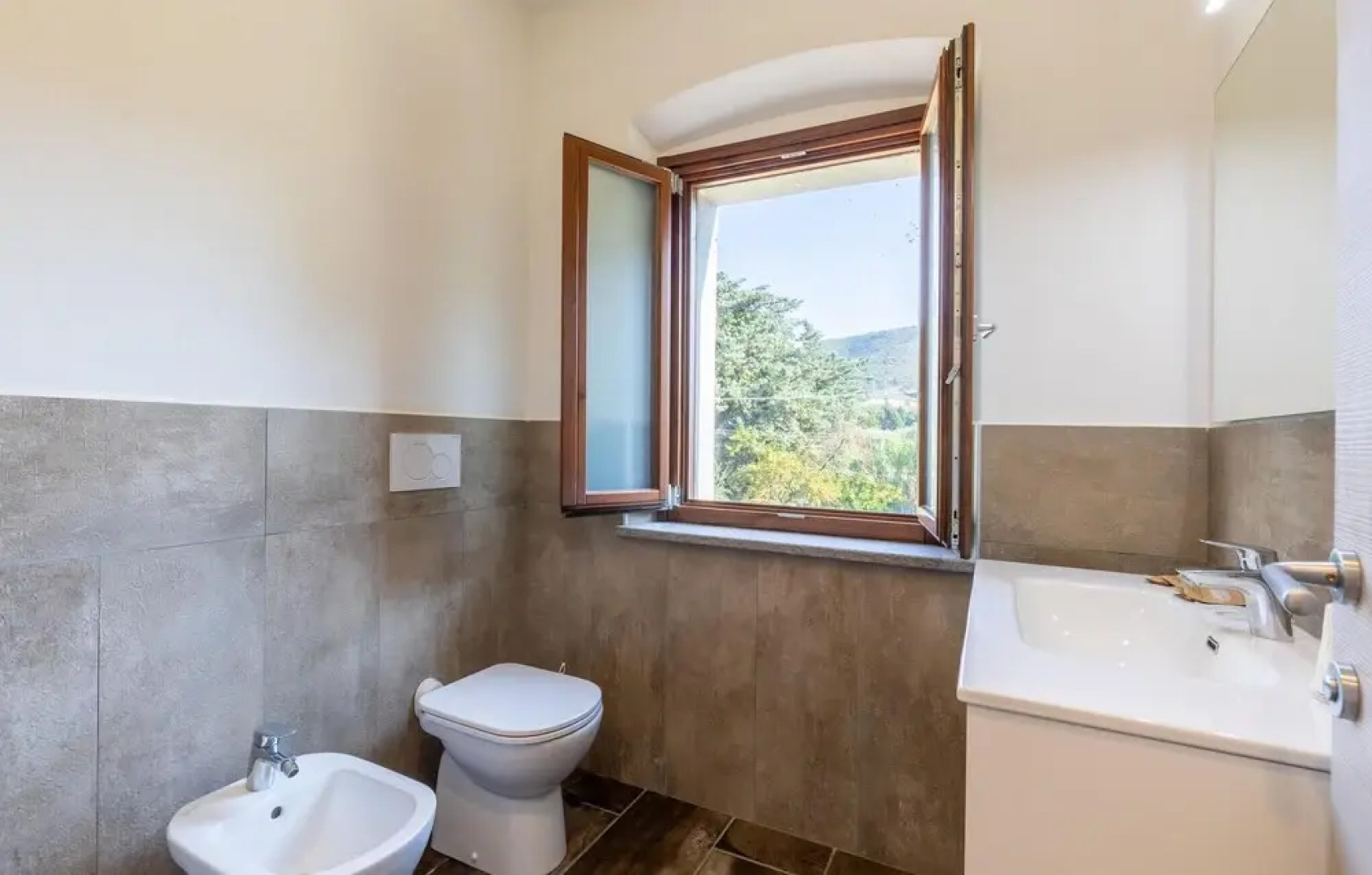 Amazing Home in Passignano sul T With 6 Bedrooms, Wifi and Outdoor Swimming Pool