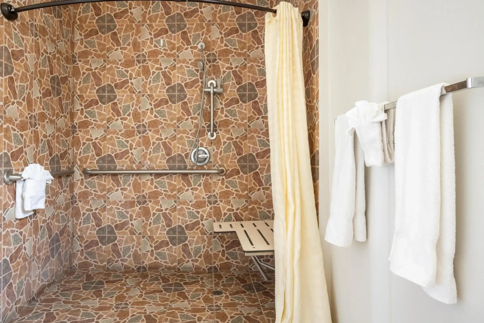 Solaire Inn & Suites