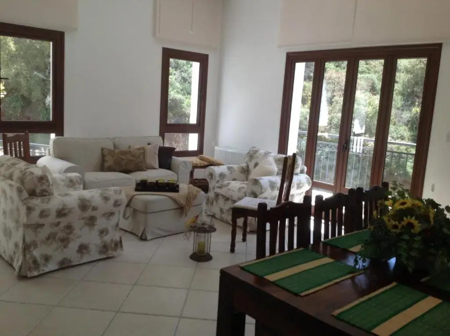 Ta Spitakia tis Theodosias