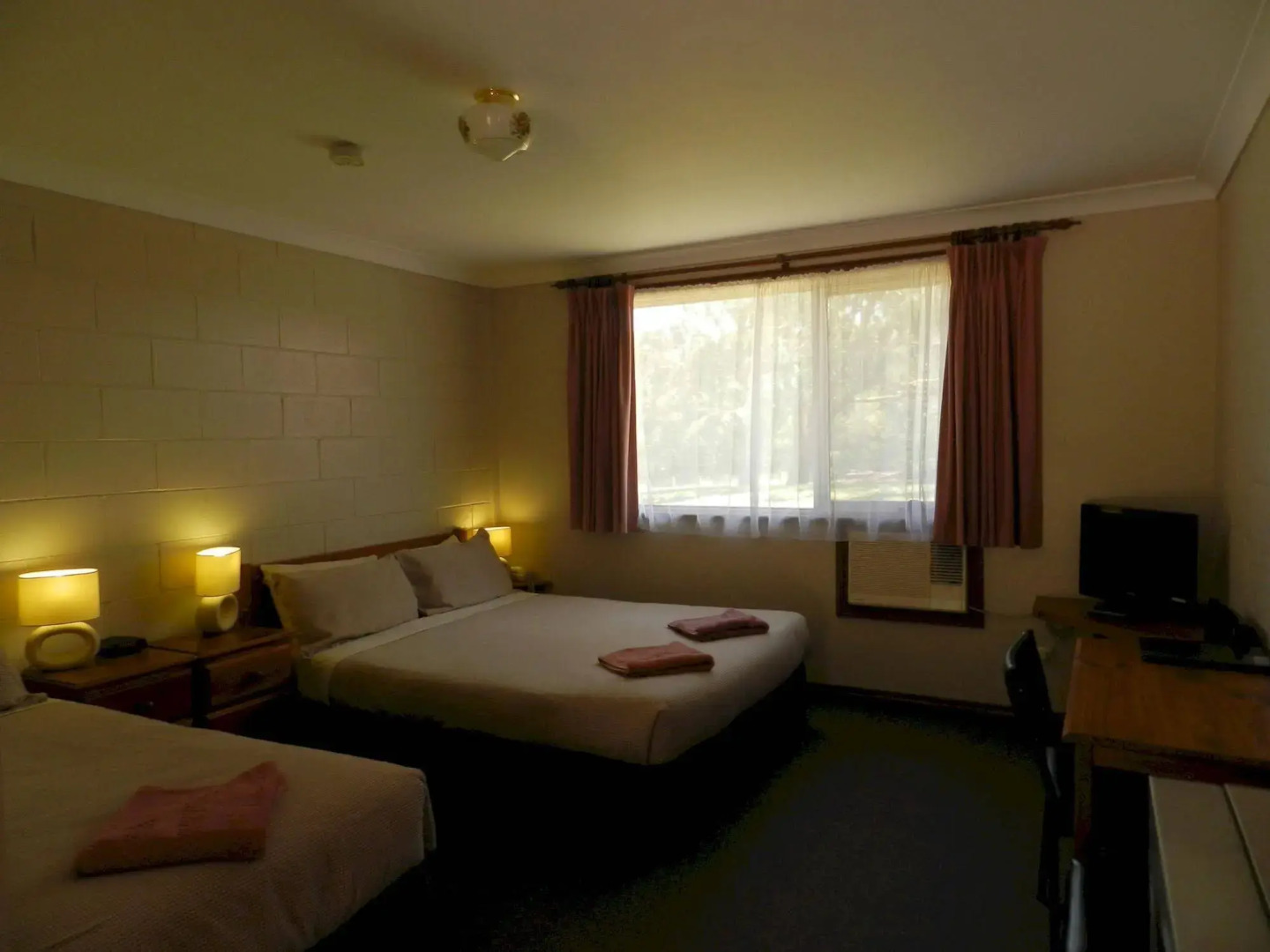 Twelve Apostles Motel & Country Retreat