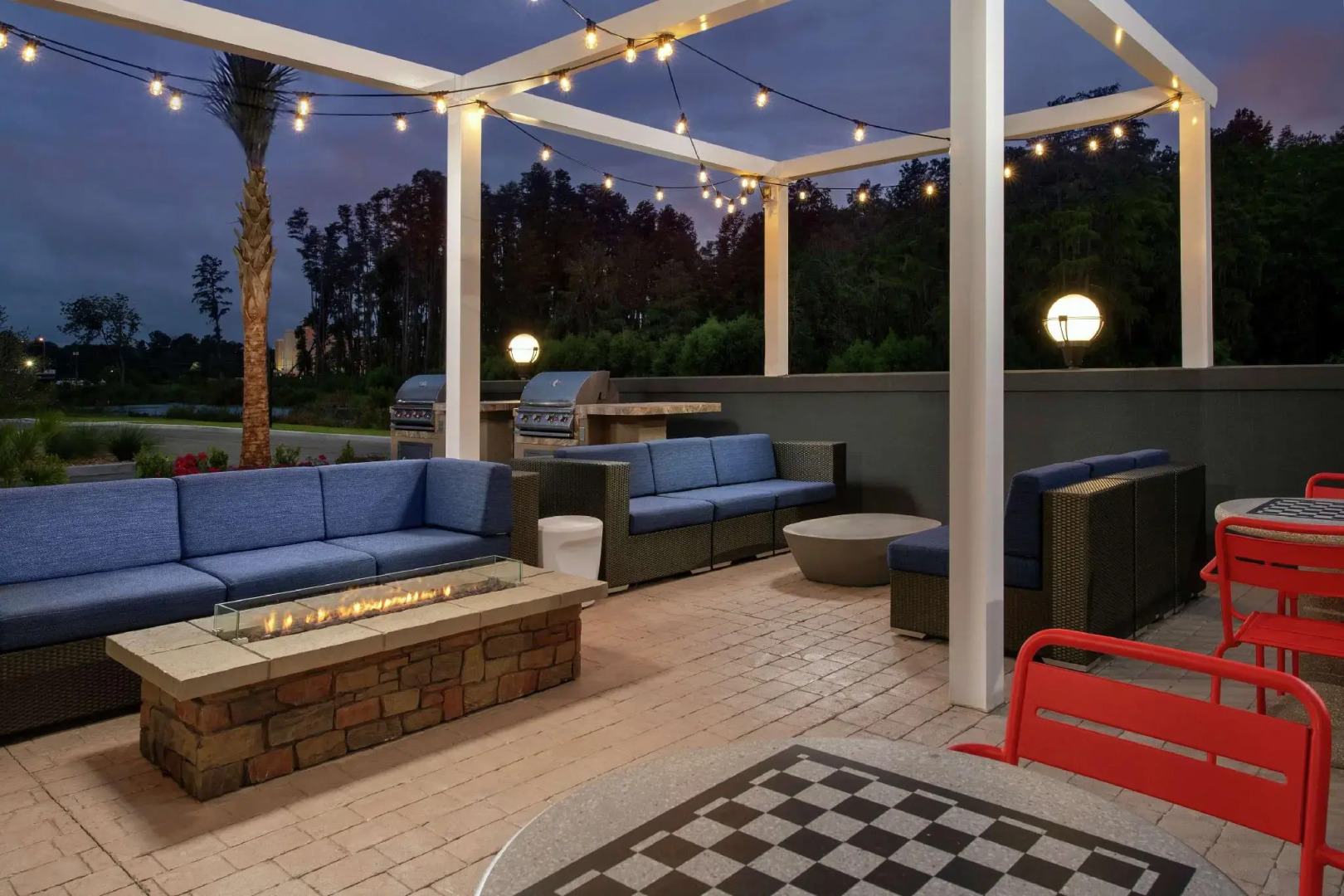 Tru by Hilton Lake City