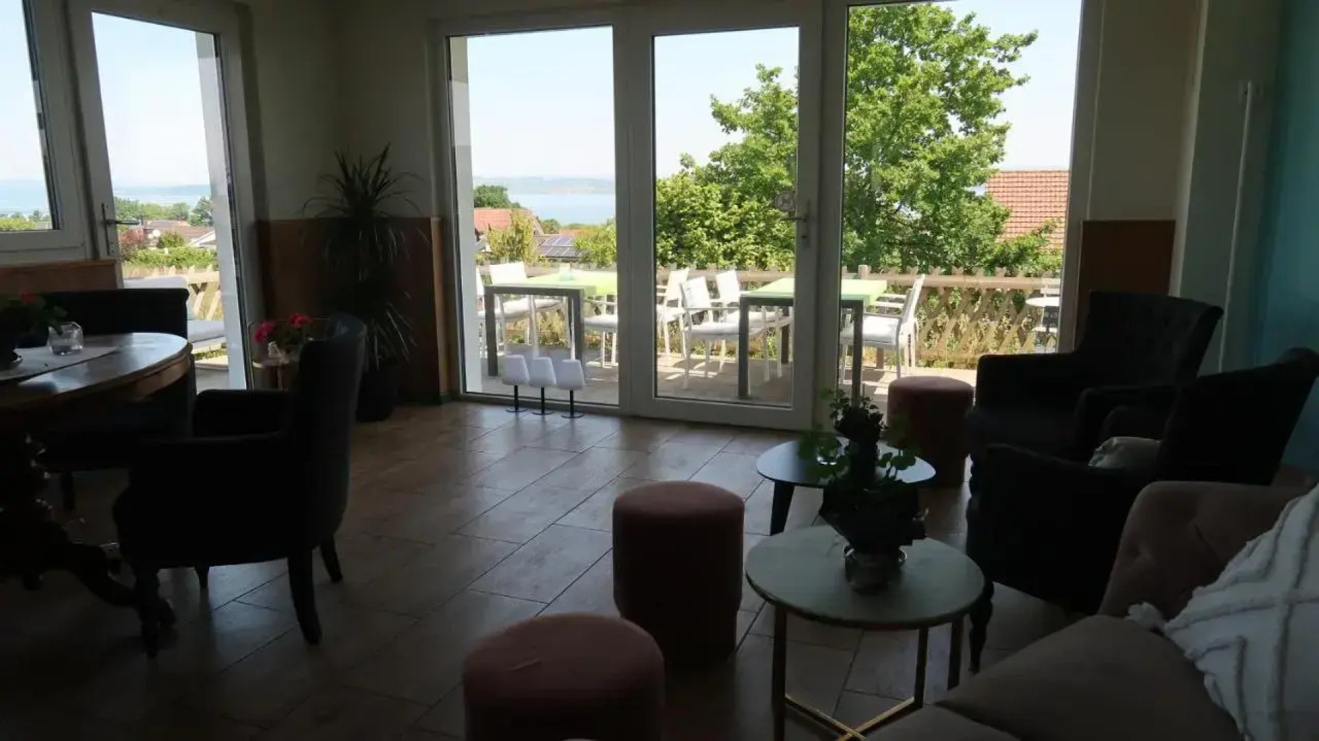 Althinouva 787 Chez Duq und Yvee