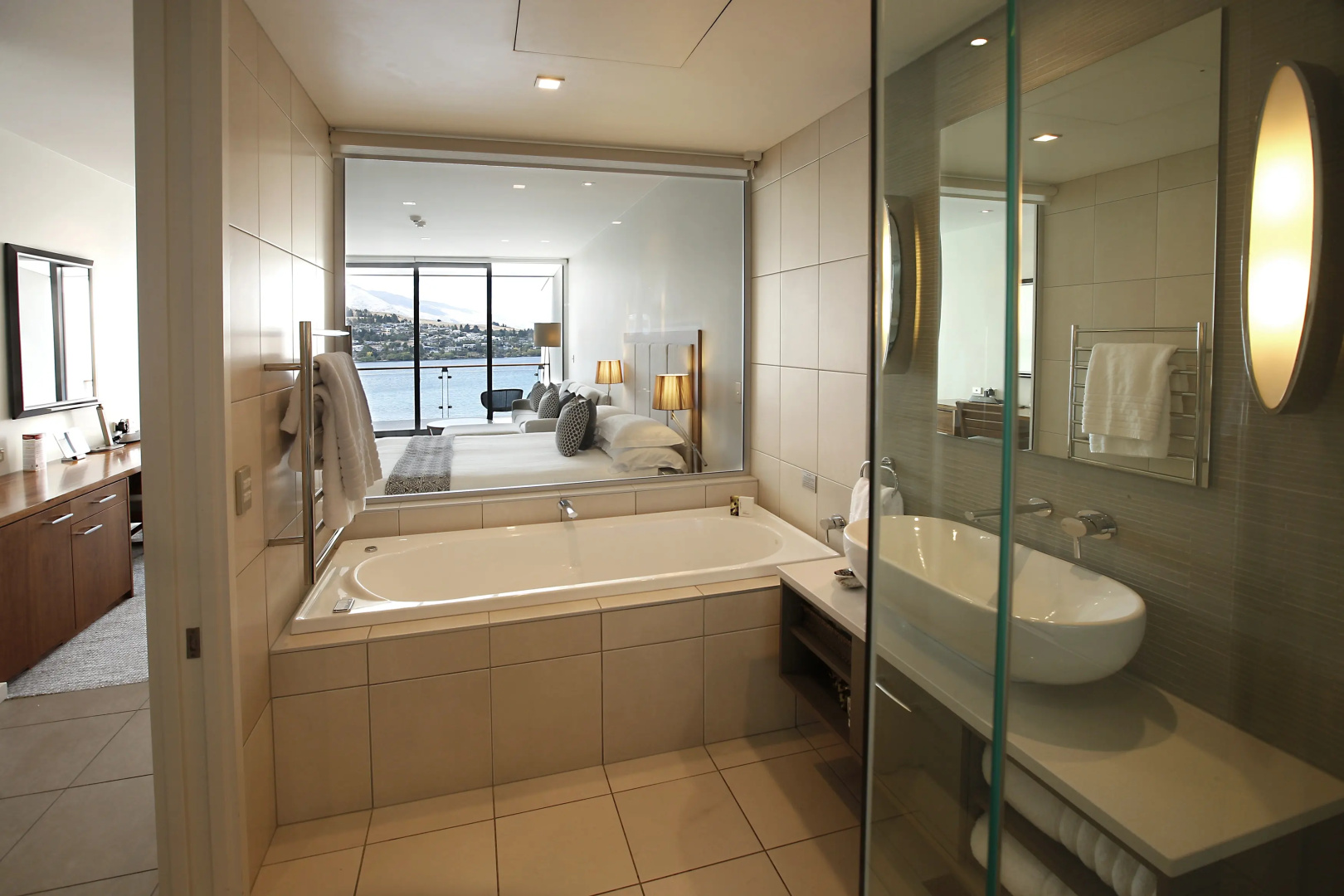 The Rees Hotel, Luxury Apartments & Lakeside Residences