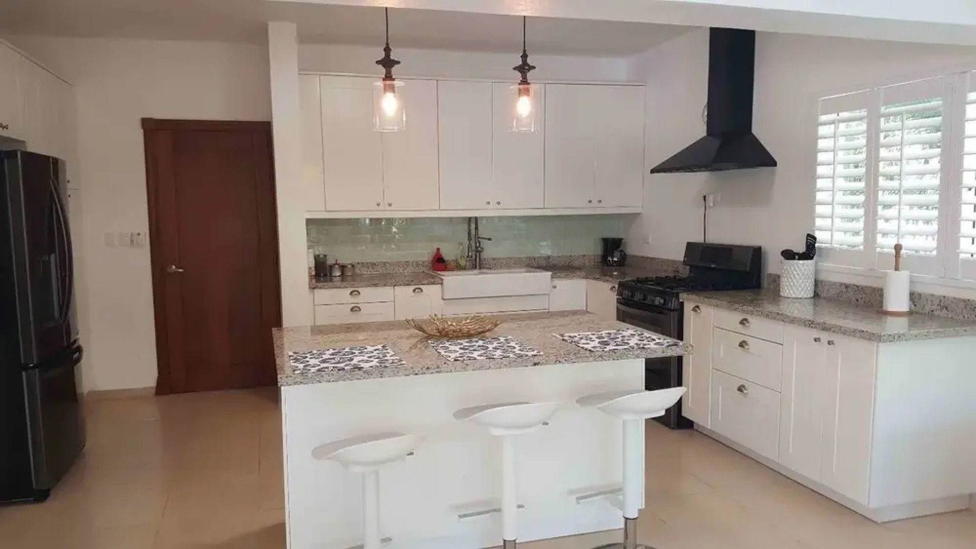 Villa in Metro Country Club