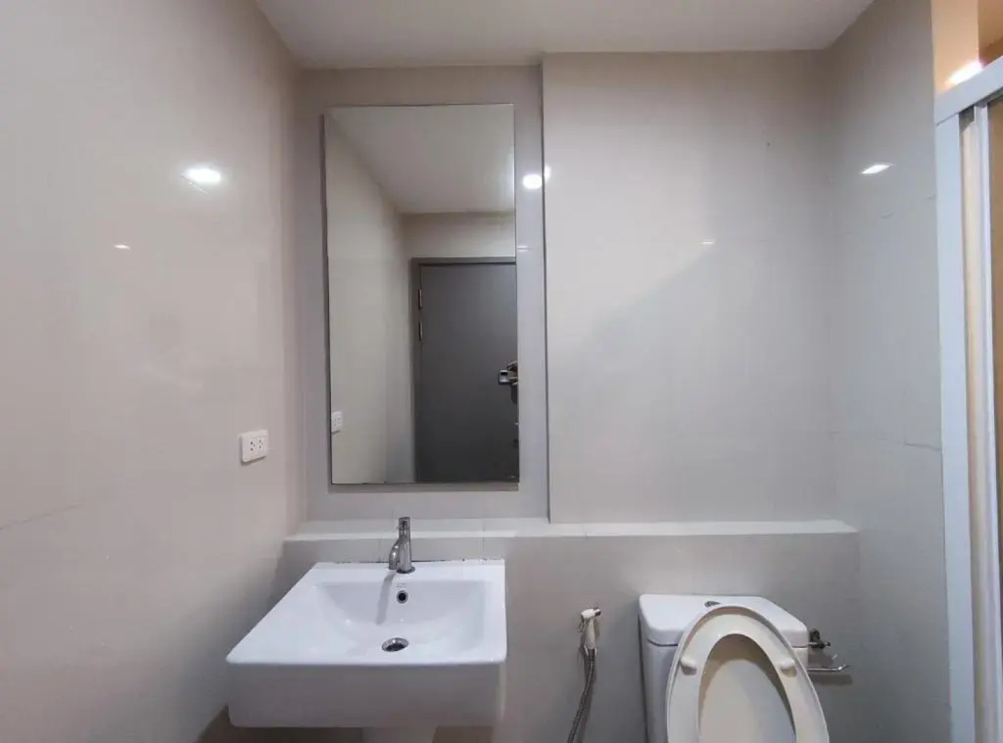 Many Holiday The Base Condo