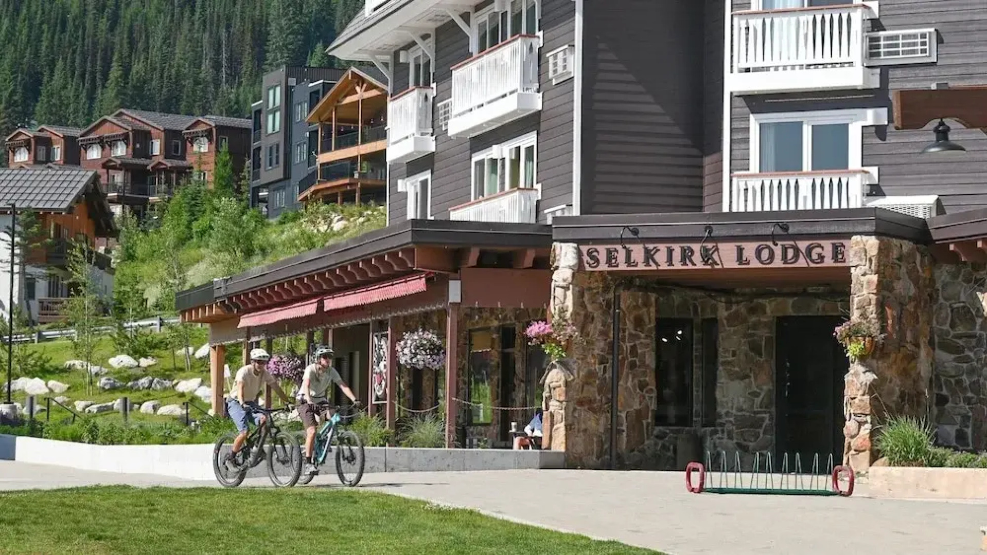 Schweitzer Mountain Resort Selkirk Lodge