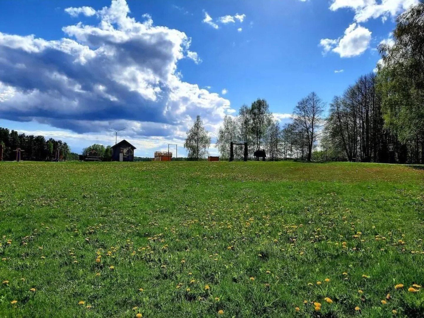 Lake & Library Hotel