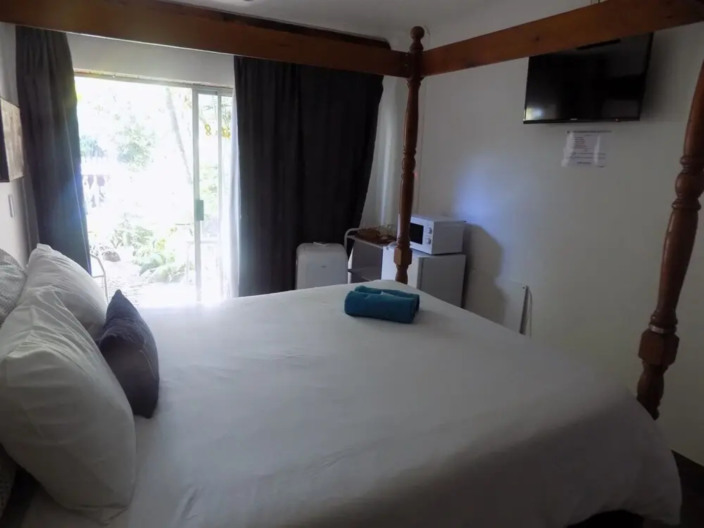 Golden Lantern Guest Lodge