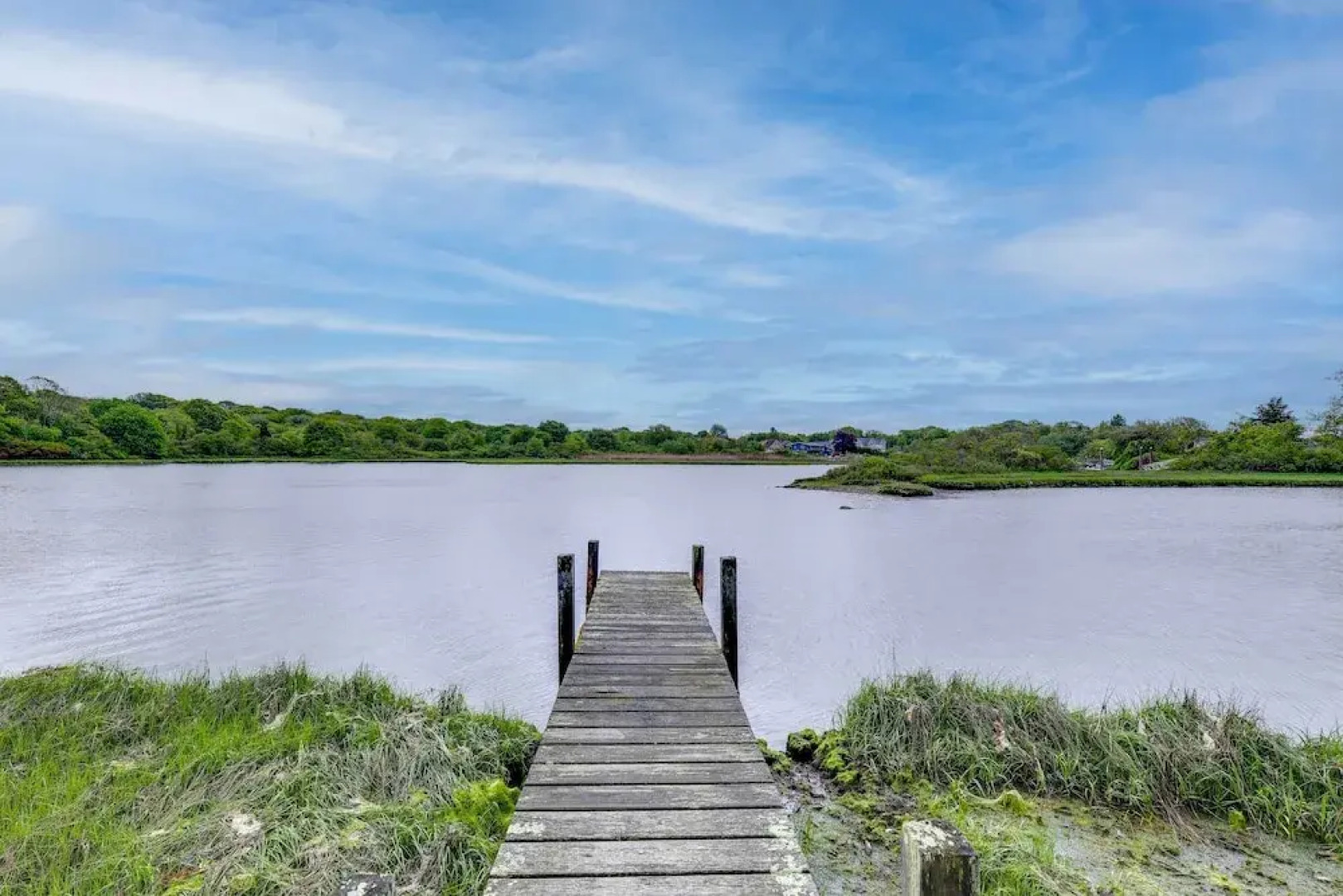 Cozy Narragansett Cottage w/ Dock & Outdoor Shower