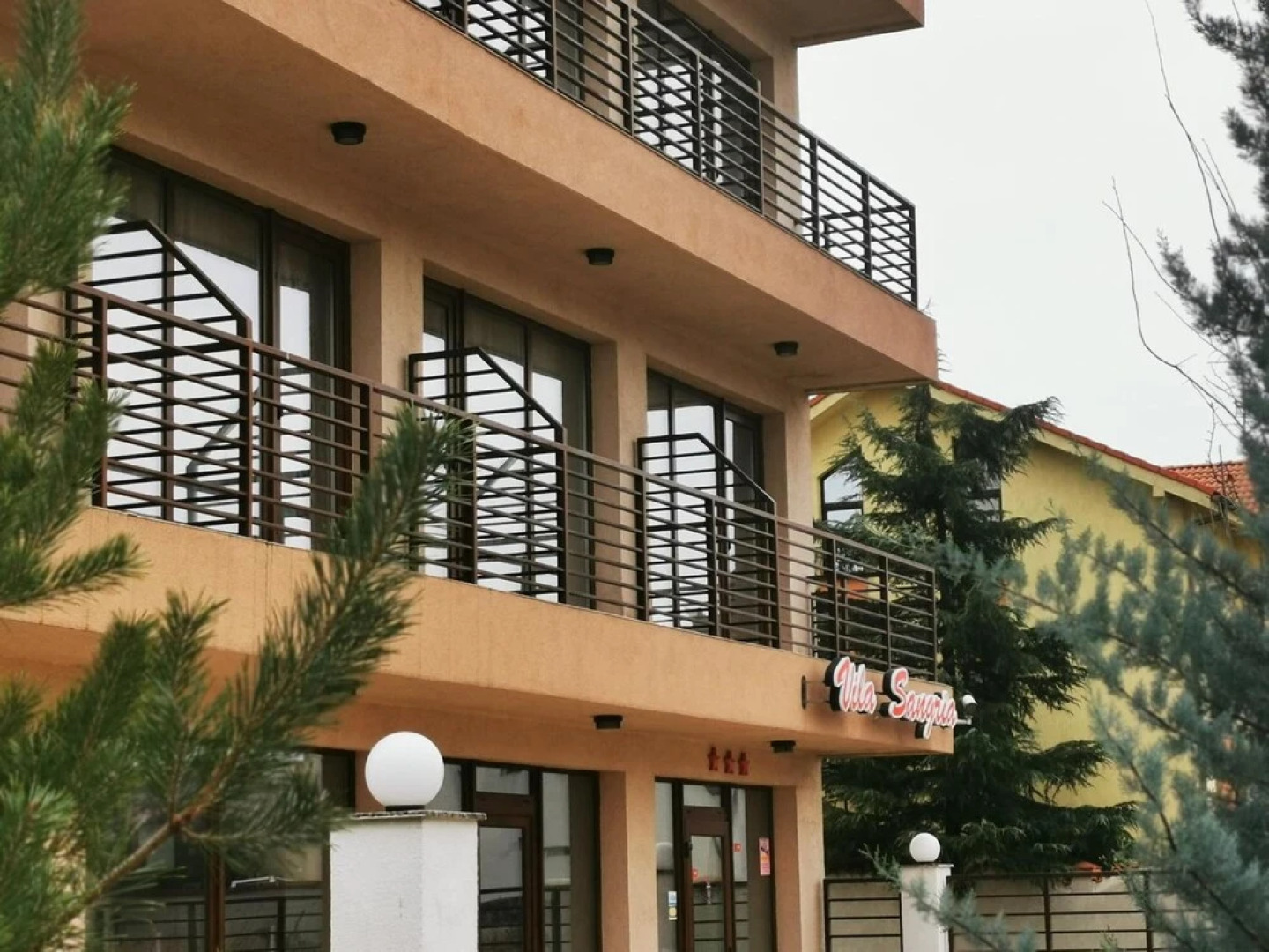 Sangria Luxury Family