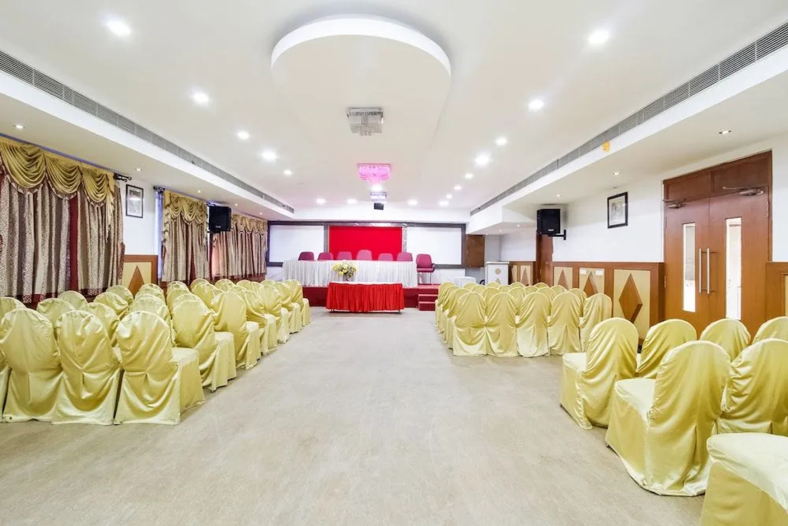 Capital O 61144 Hotel Raj