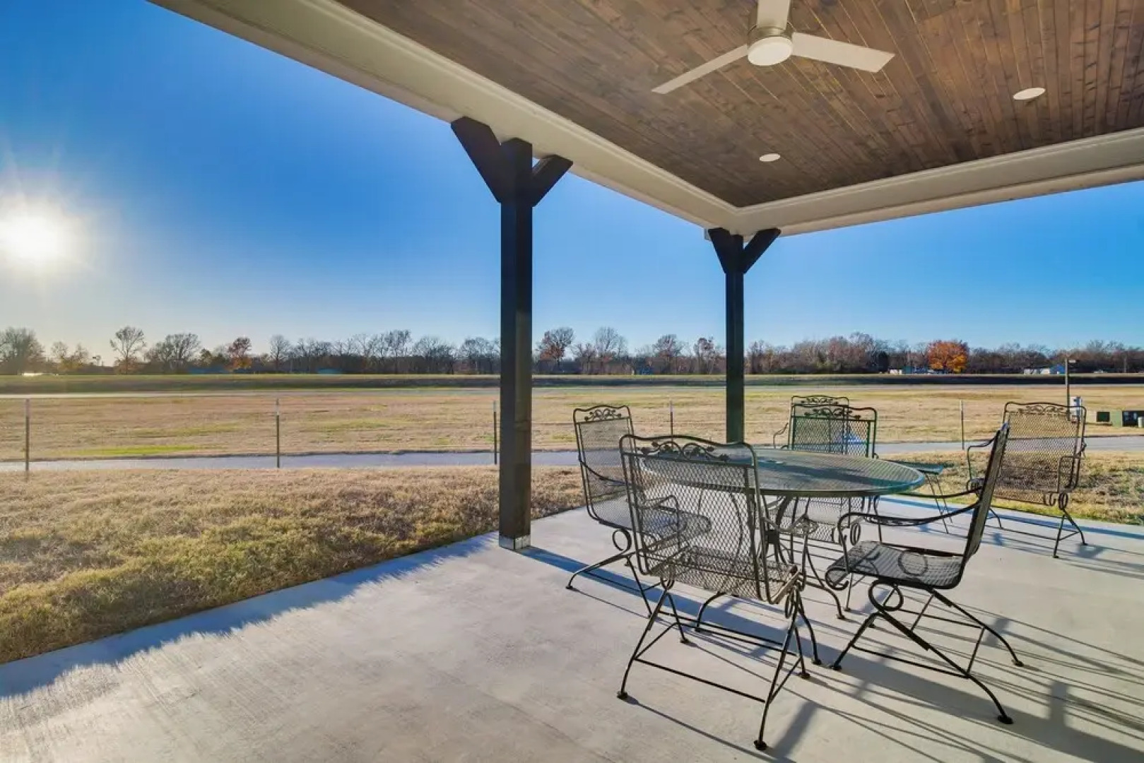 Near Shangri-la: Lake-view Monkey Island Home!