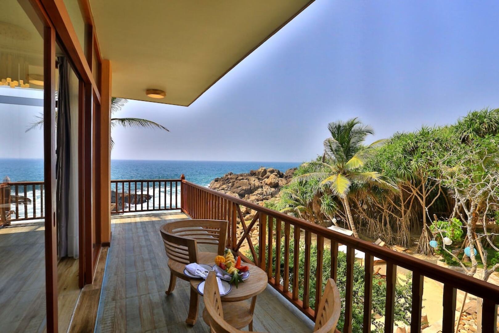 Thaproban Pavilion Waves Unawatuna